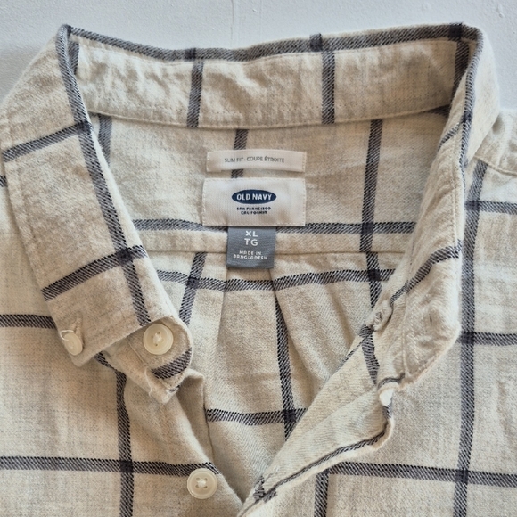 Mens Old Navy Cream and Black Casual Button Down Shirt - Picture 3 of 6